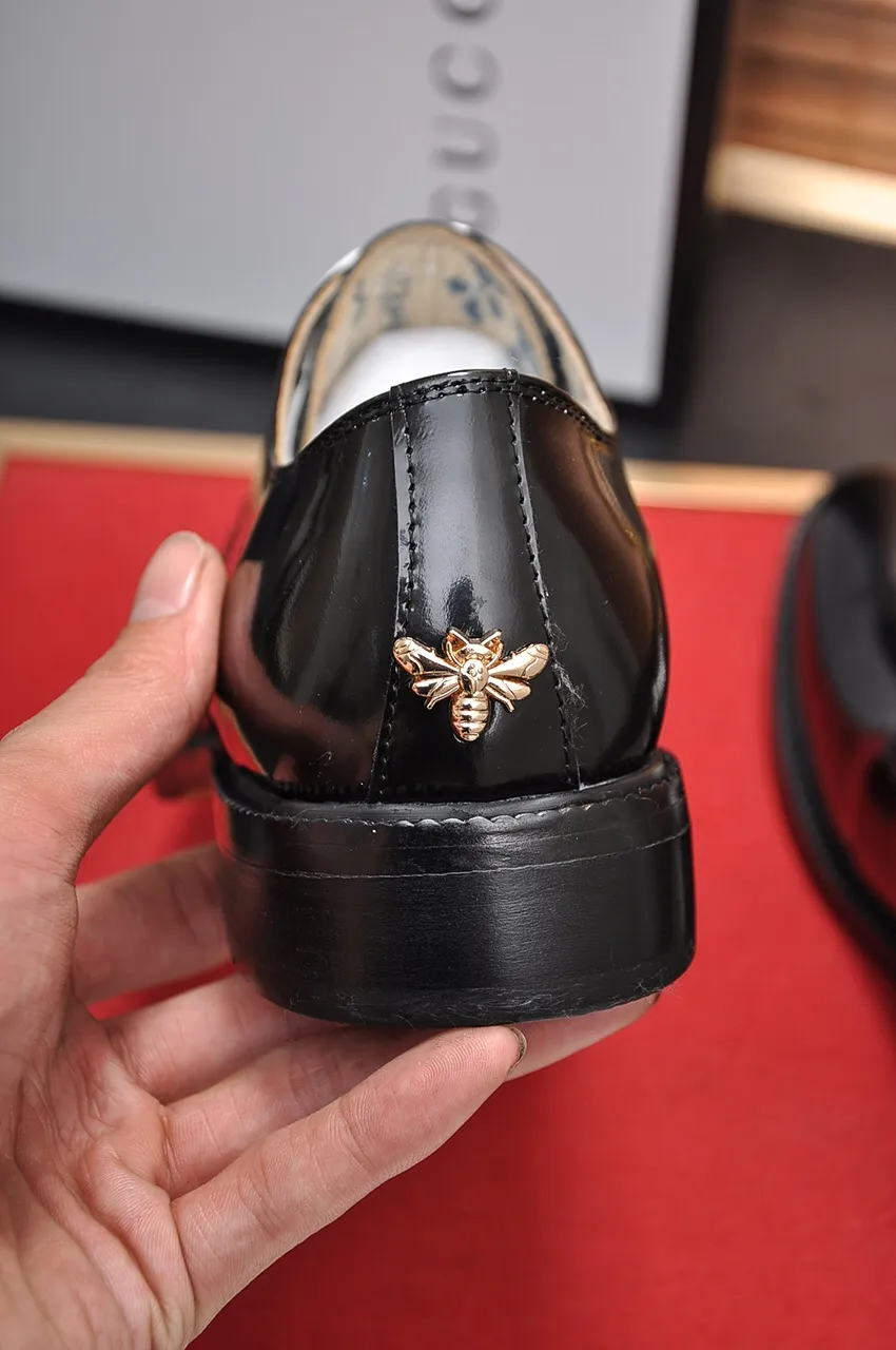 Factory batch 500💶Italy's top luxury men's shoe giant (GUCCI) (Gucci) (full cowhide lining) new arrival🍃Original European style🔰 Pleasant to the eye😍In order to make the shoes more durable and non-deformable🌀The production continues to follow traditional methods but there is still no lack of innovation💪Select original sheepskin for the leather♻️Smooth, natural and extra bright⭐Made of imported cowhide The rich man’s first choice 38-44 yards